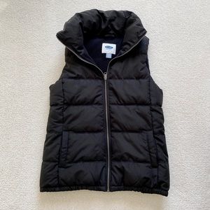 Black puffer vest